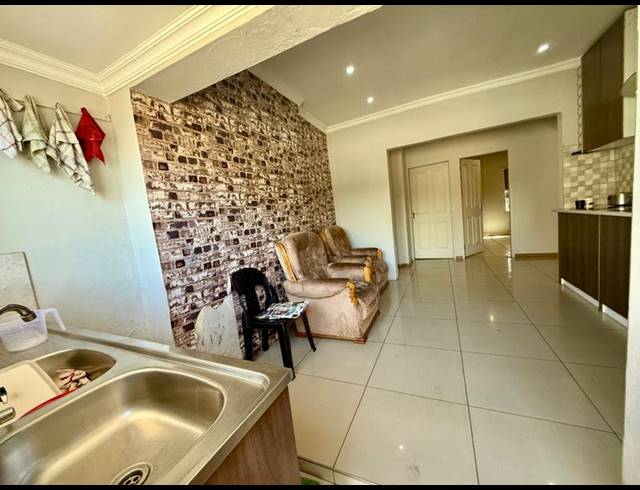 5 BEDROOM HOUSE FOR SALE IN VANDERBIJLPARK CW 6